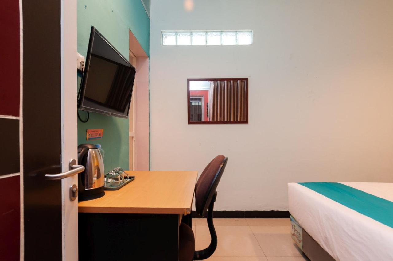Sans Hotel Finest Medan Kültér fotó