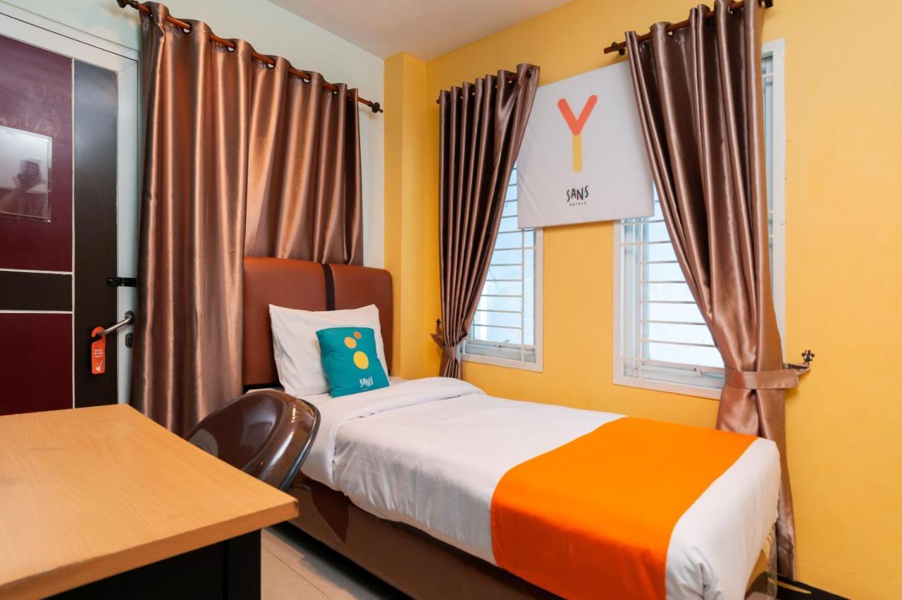 Sans Hotel Finest Medan Kültér fotó
