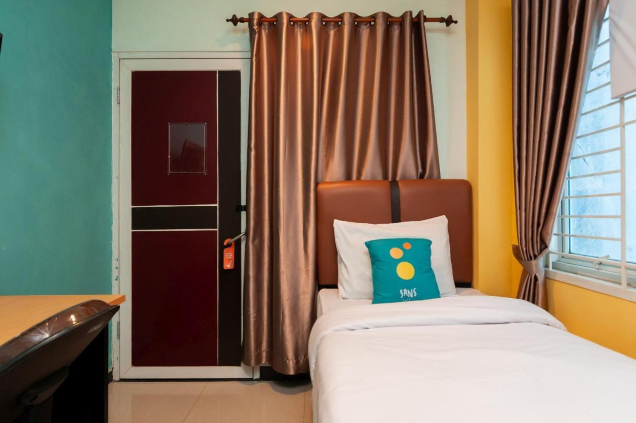 Sans Hotel Finest Medan Kültér fotó
