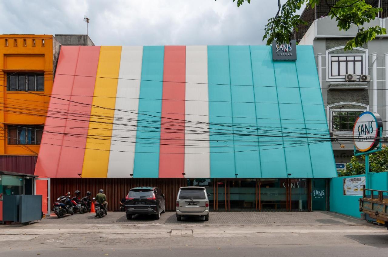 Sans Hotel Finest Medan Kültér fotó