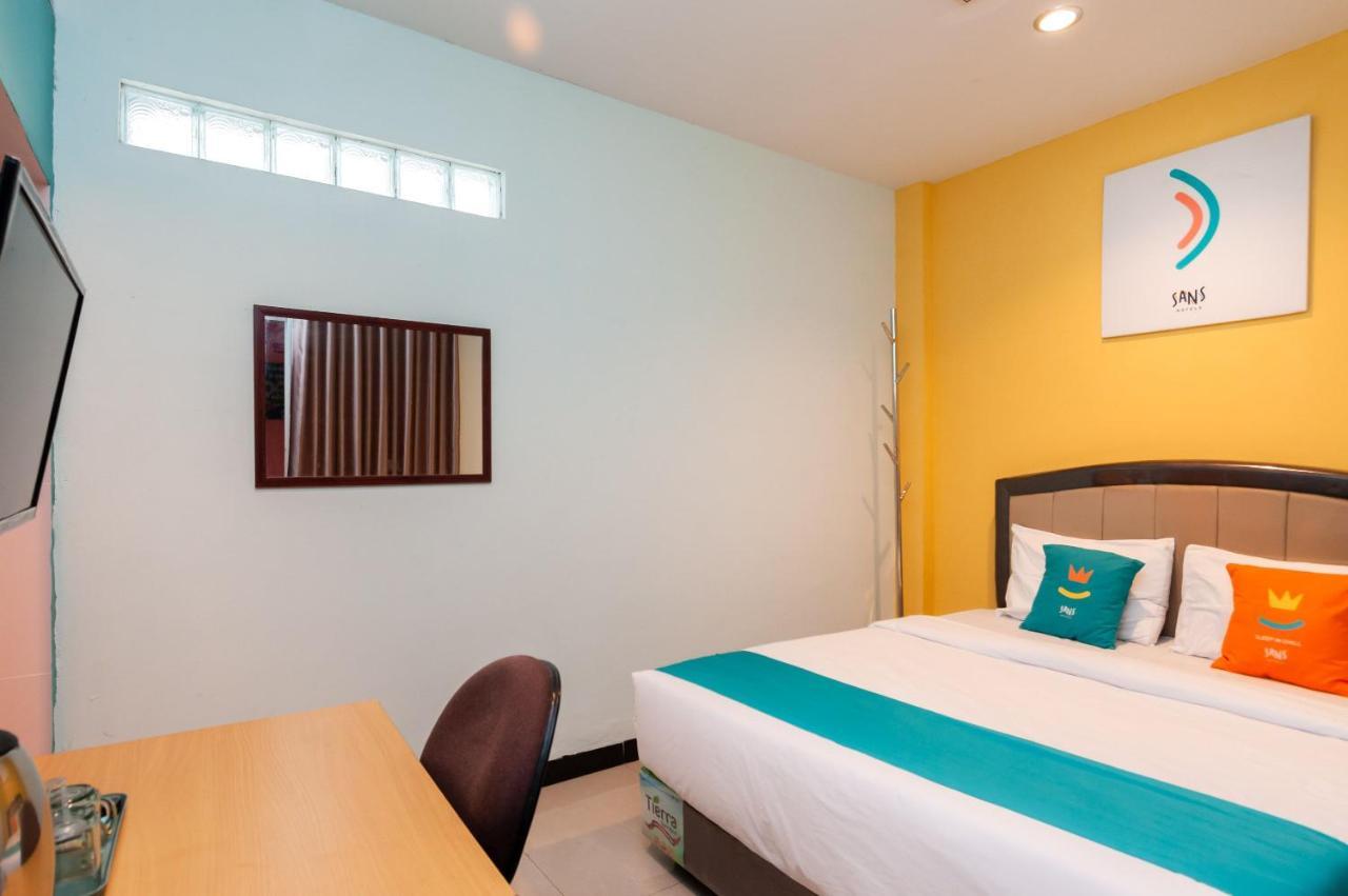 Sans Hotel Finest Medan Kültér fotó